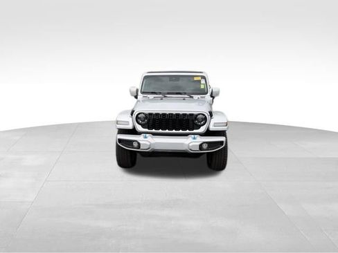Used 2024 Jeep Wrangler High Altitude AWD/4WD image 3