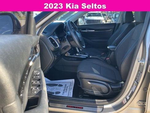 Used 2023 Kia Seltos S w/ Navigation Package image 22