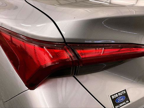 Used 2022 Toyota Avalon Limited image 28