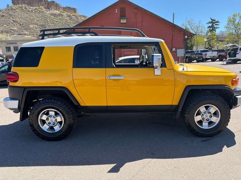 Used 2008 Toyota FJ Cruiser 4WD image 8