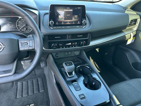 Used 2026 Nissan Rogue SV image 29