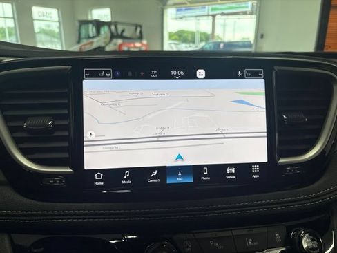New 2027 Chrysler Pacifica Limited AWD/4WD image 42