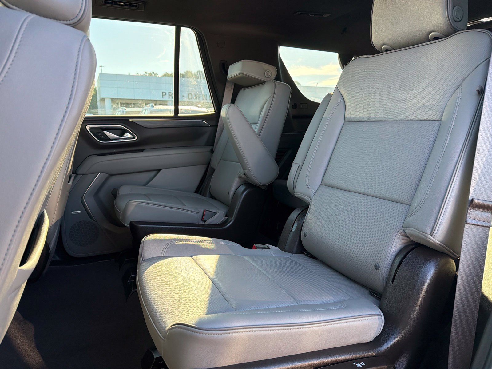Used 2023 GMC Yukon SLT w/ SLT Premium Package RWD image 12