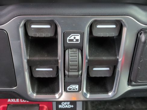 Used 2023 Jeep Gladiator Mojave AWD/4WD image 23