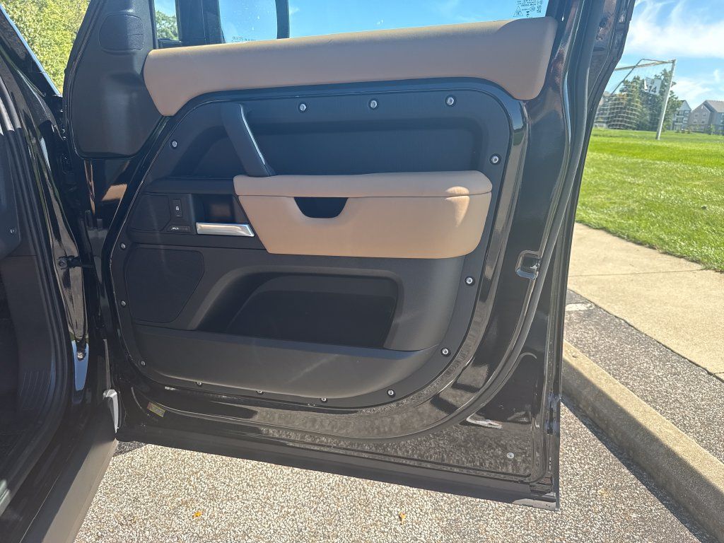 New 2026 Land Rover Defender 110 S AWD/4WD image 14