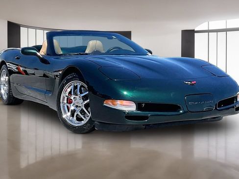 Used 2000 Chevrolet Corvette Convertible w/ Performance Handling Pkg RWD image 3