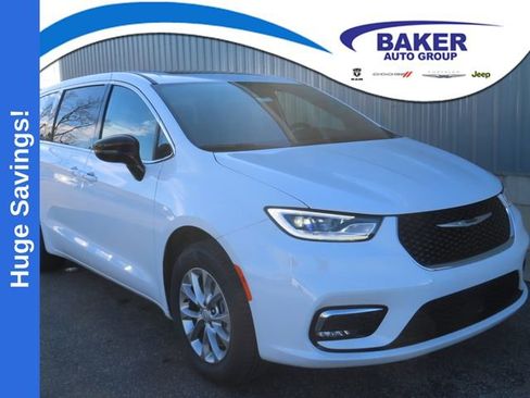 New 2026 Chrysler Pacifica Limited AWD/4WD image 1
