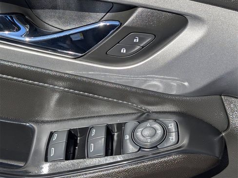 Used 2023 Chevrolet Traverse LT image 25