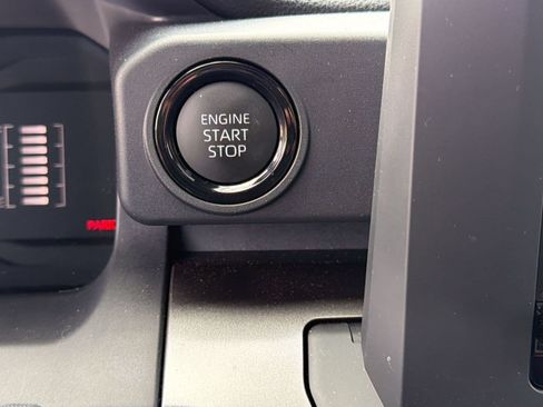 Used 2025 Toyota Tacoma SR5 AWD/4WD image 16