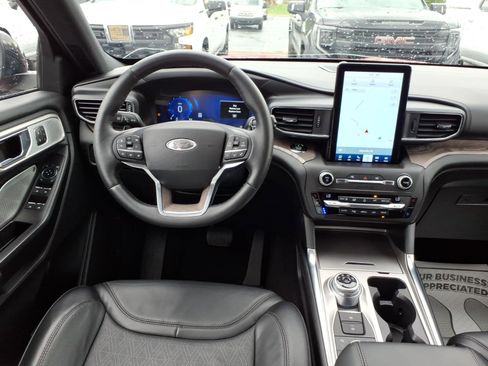 Used 2020 Ford Explorer Platinum w/ Premium Technology Package AWD/4WD image 11
