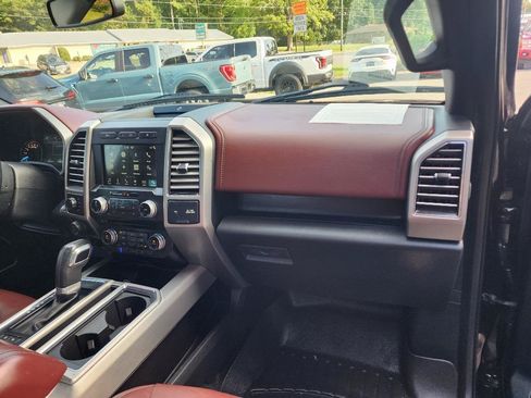 Used 2018 Ford F150 Platinum w/ Equipment Group 701A Luxury AWD/4WD image 14