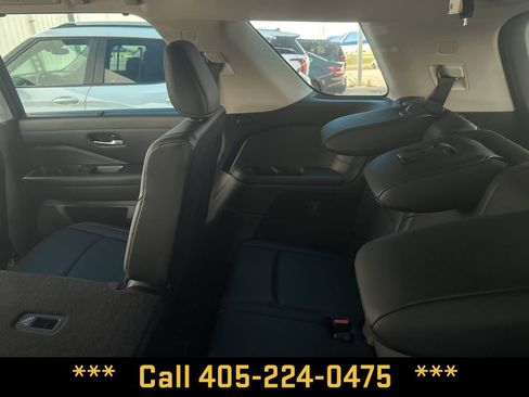 Used 2025 Nissan Pathfinder SL AWD/4WD image 42