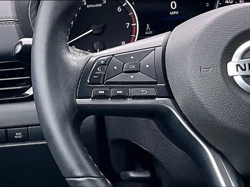 Used 2022 Nissan Sentra SV FWD image 23