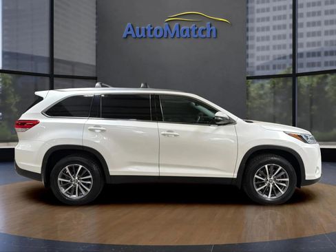Used 2019 Toyota Highlander XLE AWD/4WD image 13