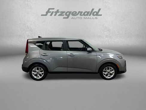 Used 2022 Kia Soul S FWD image 7