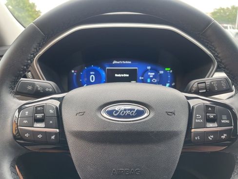 Used 2022 Ford Escape SEL w/ Technology Package image 10