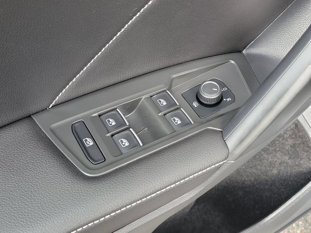 Used 2024 Volkswagen Tiguan SE R-Line AWD/4WD image 28