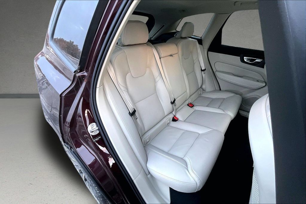 New 2026 Volvo XC60 B5 Ultra w/ Protection Package Premier AWD/4WD image 10