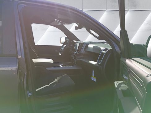 New 2026 RAM 1500 Express AWD/4WD image 16