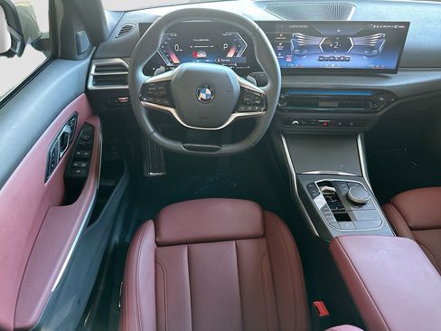 Used 2025 BMW 330i Sedan w/ M Sport Package image 23