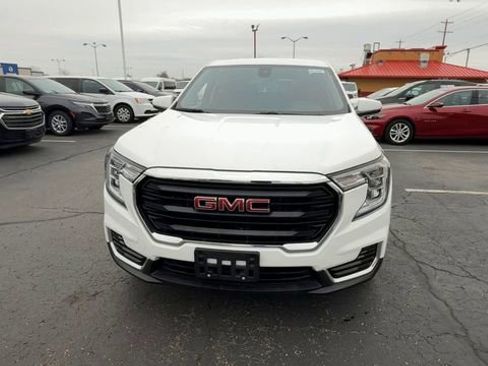 Used 2023 GMC Terrain SLE FWD image 3