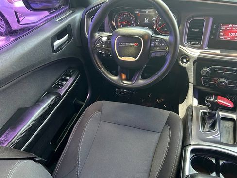 Used 2017 Dodge Charger SE RWD image 9