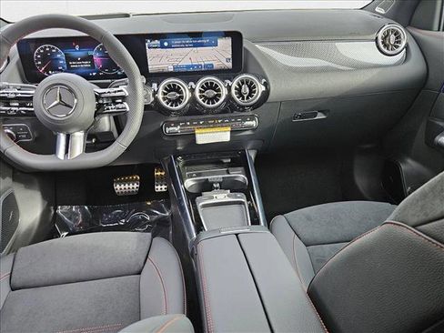 Used 2025 Mercedes-Benz GLA 250 image 14