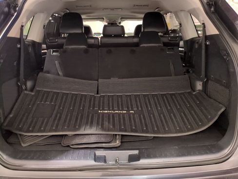 Used 2020 Toyota Highlander Limited image 12