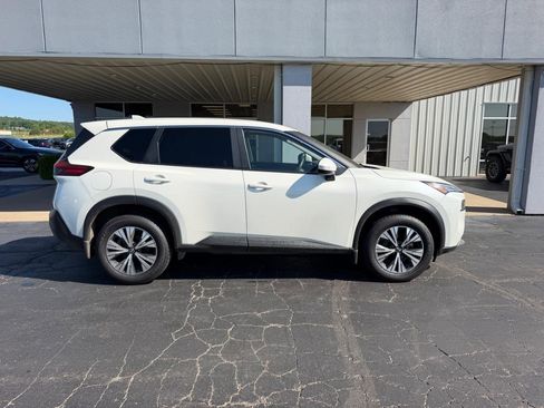 Used 2023 Nissan Rogue SV AWD/4WD image 2