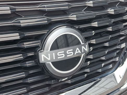 Used 2022 Nissan Rogue SV image 30