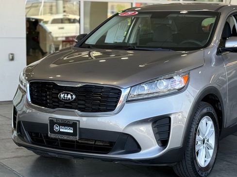 Used 2019 Kia Sorento FWD image 3