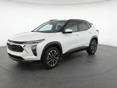 Used 2025 Chevrolet TrailBlazer LT image 3