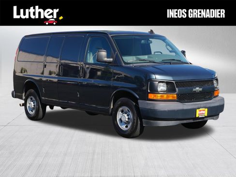 Used 2017 Chevrolet Express 2500 RWD image 1