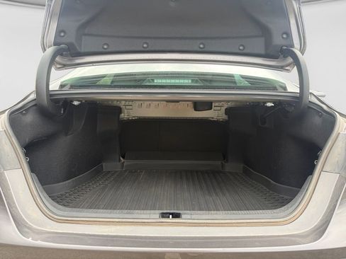 Used 2020 Toyota Camry SE w/ Moonroof Package image 18