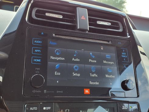 Used 2017 Toyota Prius Four FWD image 4