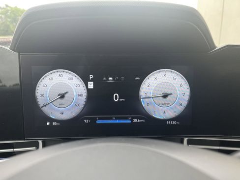 Used 2024 Hyundai Elantra Limited FWD image 18