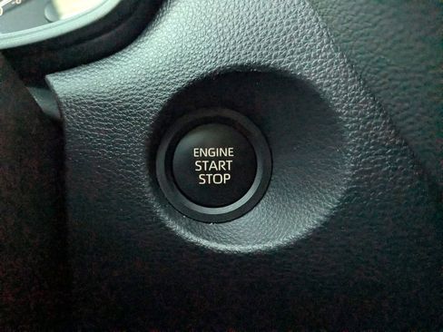 Used 2025 Toyota Corolla Cross LE image 21