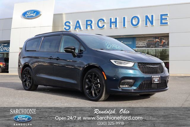Used 2025 Chrysler Pacifica Limited FWD image 1