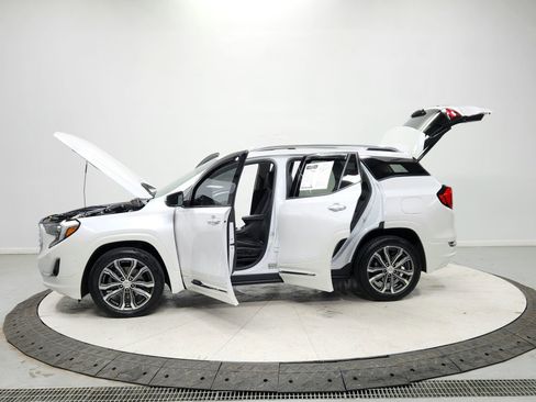 Used 2020 GMC Terrain Denali w/ Denali Premium Package image 12