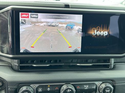 Used 2024 Jeep Gladiator Mojave w/ Technology Group image 17