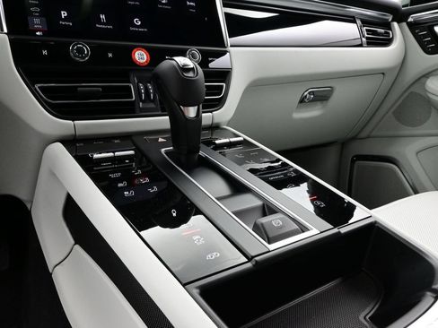 Certified 2026 Porsche Macan GTS AWD/4WD image 11