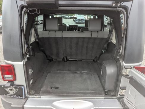 Used 2010 Jeep Wrangler Unlimited Sahara w/ Trailer Tow Group AWD/4WD image 43