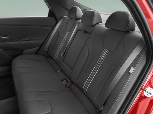 Certified 2025 Hyundai Elantra SEL FWD image 17