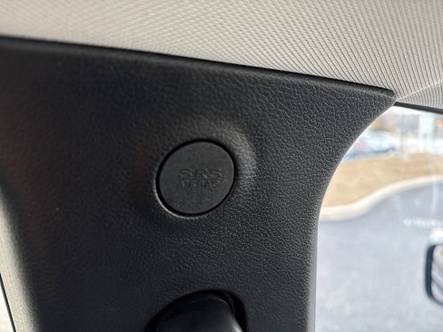 Used 2019 Jeep Renegade Limited w/ UConnect 8.4 Nav Group image 43