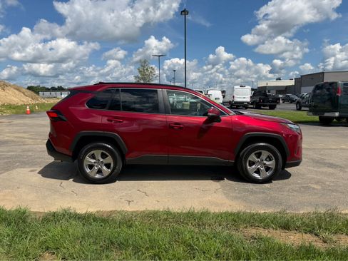 Used 2022 Toyota RAV4 XLE FWD image 9