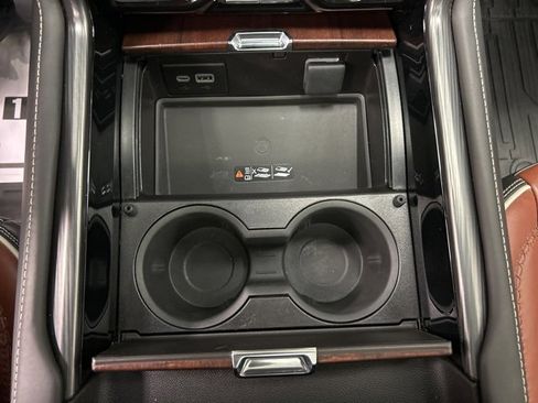 Used 2024 GMC Yukon Denali Ultimate image 25