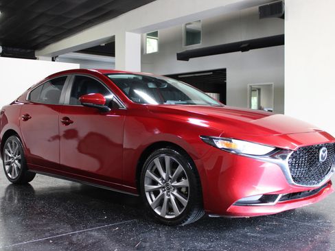 Used 2019 MAZDA MAZDA3 Sedan w/ Preferred Package FWD image 1