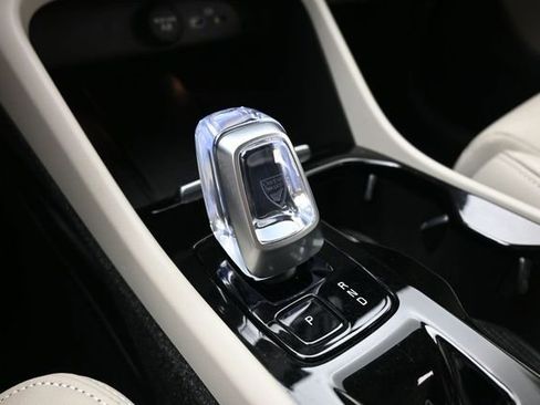 Used 2023 Volvo XC40 B5 Plus w/ Driver Assist Package AWD/4WD image 12