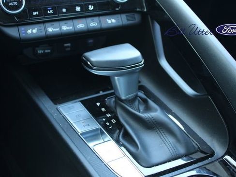 Used 2024 Hyundai Elantra Limited image 18