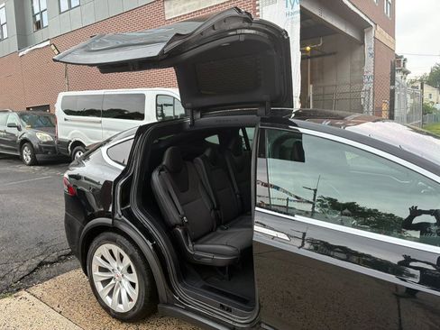 Used 2018 Tesla Model X 75D AWD/4WD image 11
